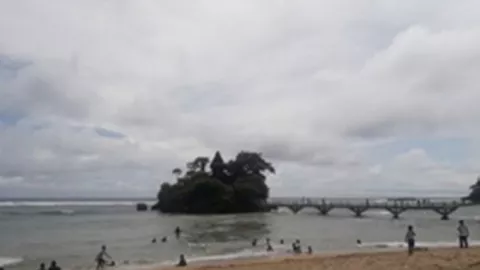 Nataru Belum Dongkrak Kunjungan ke Pantai Balekambang Malang - GenPI.co JATIM