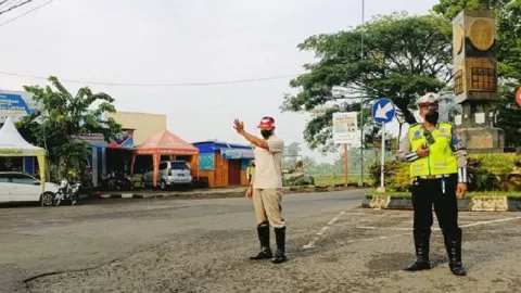 Sisa Cerita di Hari Pahlawan dari Satlantas Polres Malang - GenPI.co JATIM