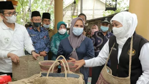 Gubernur Jawa Timur Pamerkan Cantiknya Tas Anyaman dari Bangkalan - GenPI.co JATIM