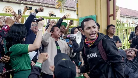 Pengacara Persebaya Tiba-tiba Minta Bonek Tenang, Oh Ternyata - GenPI.co JATIM