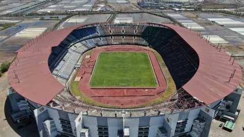 Eri Cahyadi Pastikan Stadion GBT Siap Gelar Laga AFC U-20 - GenPI.co JATIM