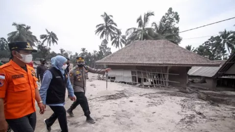 Kecamatan Candipura Alami Kerusakan Parah Erupsi Gunung Semeru - GenPI.co JATIM