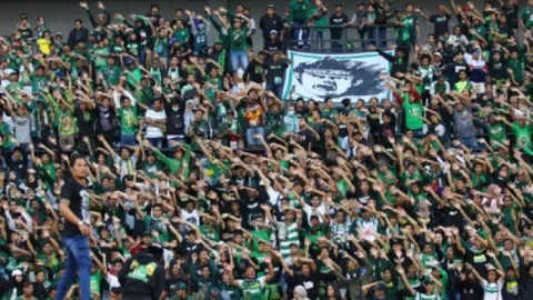 Total Dukung Indonesia di Piala AFF, Bonek : Fardhu Ain Juara! - GenPI.co JATIM