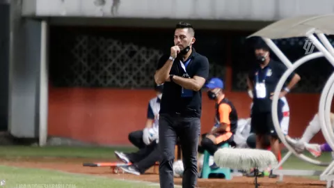 Pelatih Persik Sebut Timnya Kurang Beruntung Saat Berjumpa Persib - GenPI.co JATIM