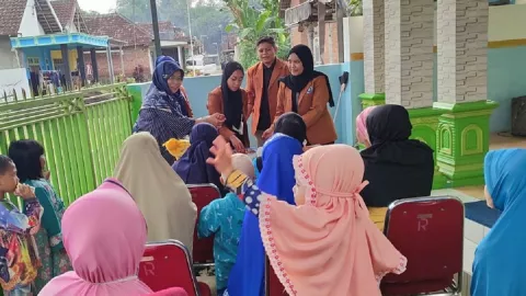 Unikama Buka Peluang Warga Desa di Pakis Malang Bisnis Telur Asin - GenPI.co JATIM