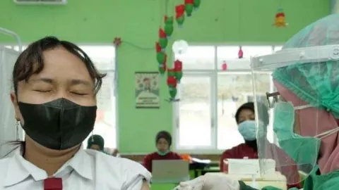 Vaksinasi Anak 6-11 Tahun di Madiun Dimulai, Berikut Syaratnya - GenPI.co JATIM