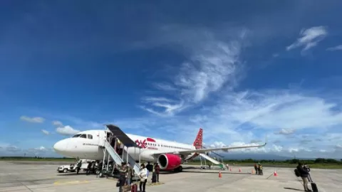 Jadwal dan Harga Tiket Pesawat Surabaya-Singapura Malam Tahun Baru - GenPI.co JATIM