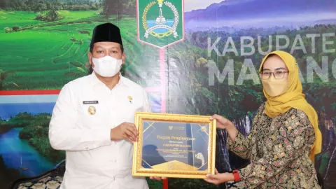 Sabet Penghargaan KI, Pemkab Malang Minta Tetap Diawasi - GenPI.co JATIM