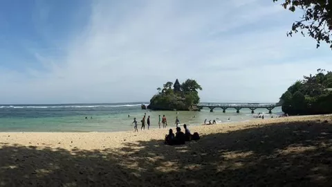 Pantai Balekambang Sepi, Yuk Cus Liburan! - GenPI.co JATIM