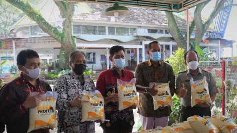 UMM Luncurkan Profeed, Makanan Praktis untuk Sapi - GenPI.co JATIM