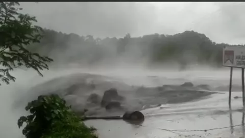 Gunung Semeru Banjir Lahar Dingin, Ada yang Terjebak - GenPI.co JATIM