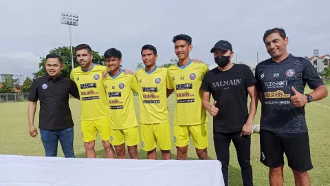 Arema FC Kenalkan 2 Pemain Baru, Salah Satunya Tak Asing Lagi - GenPI.co JATIM