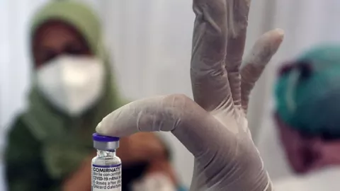 Vaksin Booster di Sidoarjo Baru Tersedia untuk 100 Lansia - GenPI.co JATIM