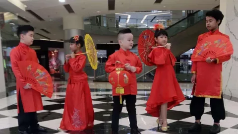 Sambut Imlek, Andreas Buat Cheongsam Lucu untuk Anak - GenPI.co JATIM