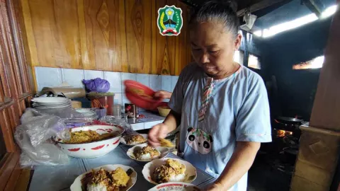 Pecel Terung Mbah Sikun Magetan, Kuliner Legendaris Murah Meriah - GenPI.co JATIM