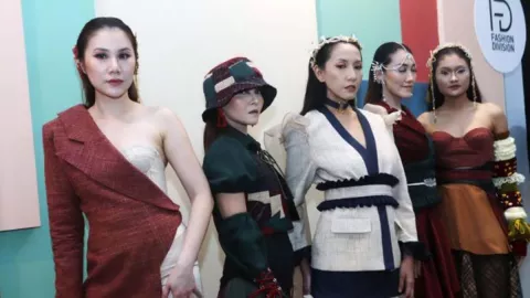 10 Busana Karya Siswa LaSalle Tampil di Paris Fashion Week 2022 - GenPI.co JATIM