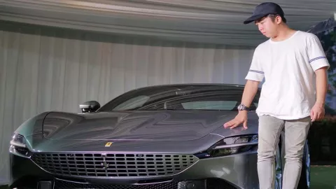 Crazy Rich Surabaya Foto Bareng Ferrari, Mau Tambah Koleksi? - GenPI.co JATIM