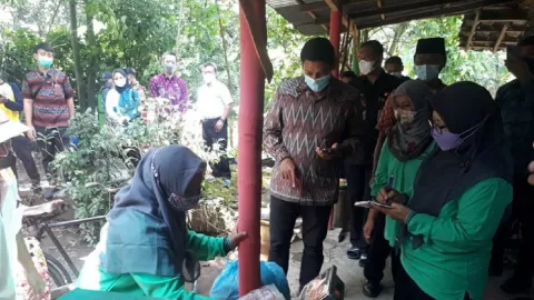 Wali Kota Kediri Punya Cara Jempolan Ajak Warga Kurangi Sampah - GenPI.co JATIM