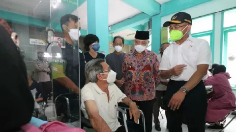 Kunjungan ke Malang, Menko PMK Pastikan Vaksinasi untuk Lansia - GenPI.co JATIM