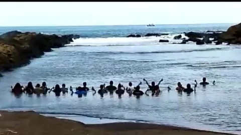 Tak Kapok Buat Ritual di Pantai Jember, Polisi Tindak Tegas - GenPI.co JATIM