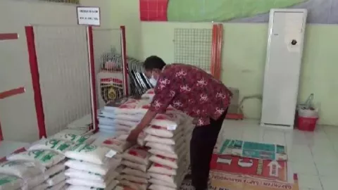 DKPP Ngawi Salurkan 2 Ton Beras ke Petani, Kendalikan Harga - GenPI.co JATIM