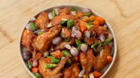 Resep Ayam Goreng Oseng Bawang, Rekomendasi Menu Buka Puasa - GenPI.co JATIM