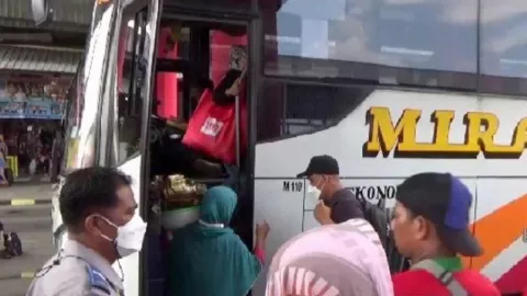 3 Bus Cadangan di Terminal Ngawi Siap Angkut Penumpang Arus Balik - GenPI.co JATIM