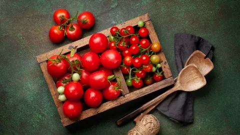 Manfaat Tomat Luar Biasa, Bikin Wajah Glowing - GenPI.co JATIM