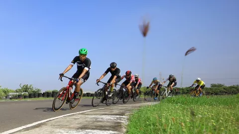 Ratusan Pesepeda Turun Diajang Suroboyo Race 2022 - GenPI.co JATIM