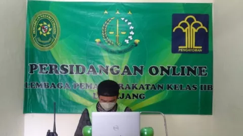 JPU Bacakan Tuntutan, Terdakwa Penendang Sesajen Ajukan Pledoi - GenPI.co JATIM