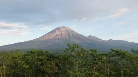 Kabar Gunung Semeru Terkini, Tanda dari PVMBG - GenPI.co JATIM