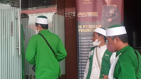 Polda Jatim Periksa Belasan Anggota Khilafatul Muslimin Surabaya - GenPI.co JATIM