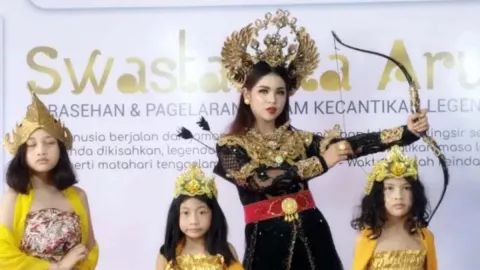 Untag Tampilkan Dewi Legenda Cantik Melalui Riasan dan Busana - GenPI.co JATIM