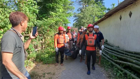 Hilang Terseret Arus Sungai Karangrejo Jember, Lansia Ditemukan - GenPI.co JATIM