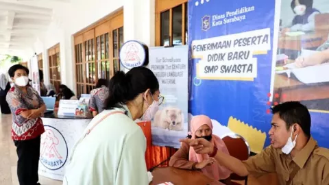 Rek, PPDB SMP Swasta Surabaya Offline Buka di Balai Pemuda Loh - GenPI.co JATIM