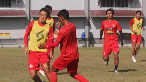 Hadapi Persebaya, Javier Roca Soroti Fisik Pemain Arema FC - GenPI.co JATIM