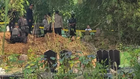 Gali untuk Kuburan, Warga di TPU Gunung Cilik Trenggalek Terkejut - GenPI.co JATIM