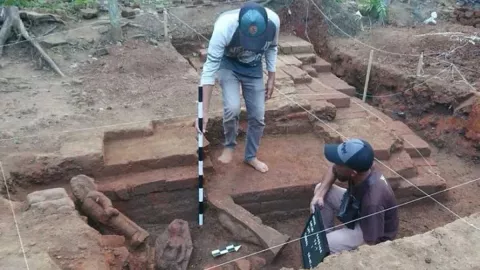 Tim Arkeologi Temukan 3 Arca di Situs Gondang Trenggalek - GenPI.co JATIM