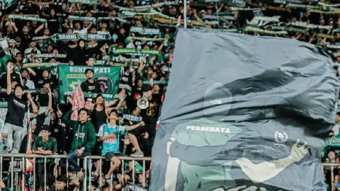 Tragedi Stadion Kanjuruhan, Bonek Beri Pesan Tegas ke LIB - GenPI.co JATIM