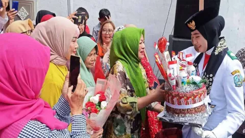 Paskibraka Ayumi Putri Sasaki Disambut Meriah Saat Tiba di Banyuwangi - GenPI.co JATIM