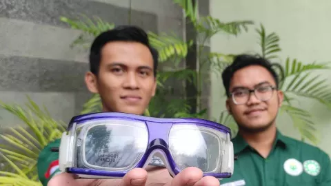 4 Mahasiswa Unusa Ciptakan Kacamata Khusus Pekerja Konstruksi, Kerja Lebih Aman - GenPI.co JATIM