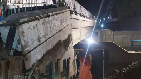 Hujan Deras, Jembatan Penghubung Bojonegoro, Nganjuk Longsor - GenPI.co JATIM