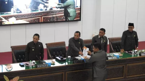 Salah Ucap Pancasila, Ketua DPRD Lumajang Mundur dari Jabatannya - GenPI.co JATIM
