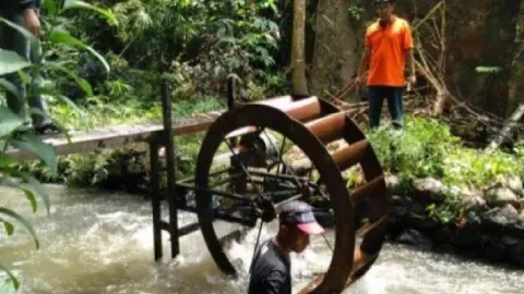 Komunitas Kaliku Malang Manfaatkan Sungai Jadi Pembangkit Listrik - GenPI.co JATIM