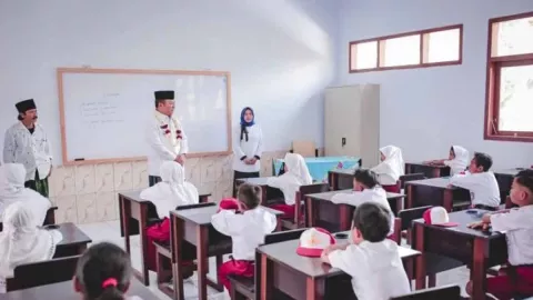 Penantian 5 Tahun, Siswa SDN Jamintoro 3 Jember Tak Lagi Belajar di Kandang Bebek - GenPI.co JATIM
