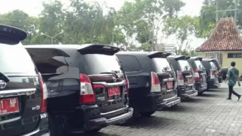 MCW Soroti Kendaraan Dinas DPRD Kabupaten Malang - GenPI.co JATIM