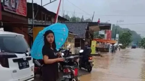 Banjir dan Tanah Longsor Melanda Trenggalek, Akses Jalan Putus - GenPI.co JATIM