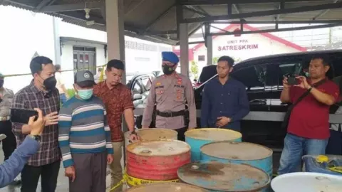 Polisi Tangkap Pensiunan ASN Ponorogo, Timbun BBM Subsidi, Sudah 5 Bulan Beraksi - GenPI.co JATIM