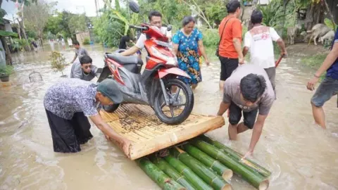 2 Hari Hujan, Banjir Bandang Melanda 6 Kecamatan di Trenggalek - GenPI.co JATIM