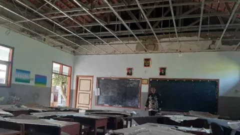 Hujan Deras, 3 Sekolah di Jember Rusak Parah, Dispendik Turun Tangan - GenPI.co JATIM